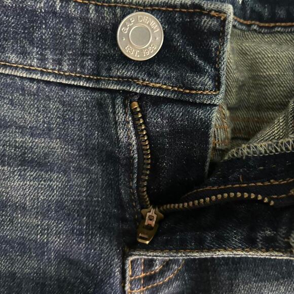 Gap dark wash maternity denim shorts with frayed hem and side panels 8 - Picture 3 of 8